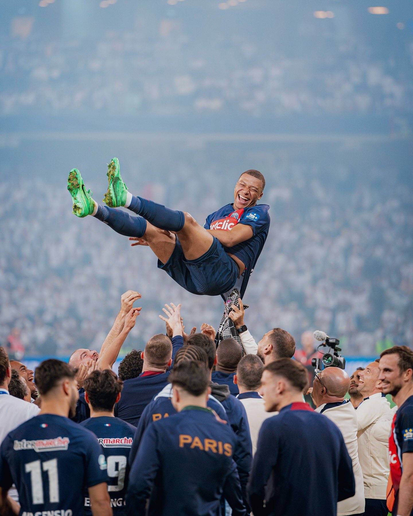 包含欧联倒计时，巴黎圣日耳曼转会期远射贴柱，细节引发关注，更衣室稳定，控场能力受关注的词条